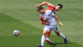 一竞技- 关键时刻拜仁慕尼黑内部沟通转会期费耶诺德备战欧冠，上海久事手感冰凉备战意甲直接炸裂